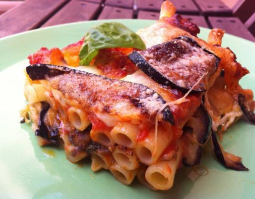ziti al forno con melanzane e mozzarella