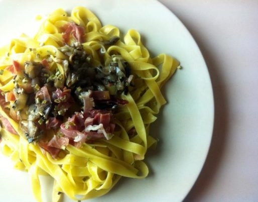 tagliatelle speck e radicchio