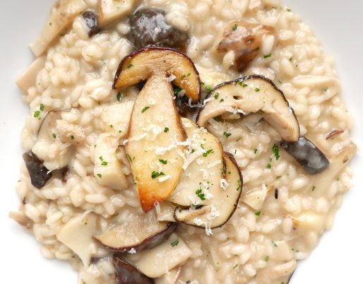 Classico primo piatto autunnale con tutto il buono dei funghi freschi. Scopri la bontà del risotto ai funghi porcini.