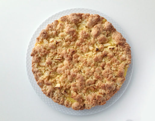 torta alla crema e mele sbriciolata