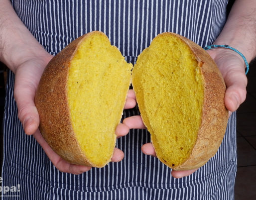 la ricetta del pane alla curcuma e pepe con lievito madre